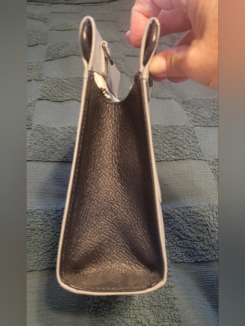 MIN & MON VALI GRAY STUD TIGER CROSSBODY - Picture 4 of 6